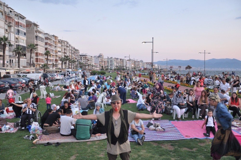 İzmirliler hoşgörü sofrasında bir araya geldi