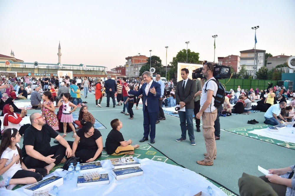 Kadir Gecesi’nde Beyoğlu’nda 5 bin kişilik iftar