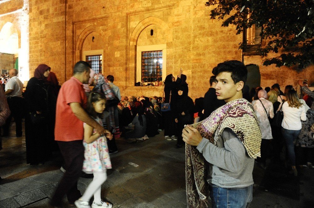 Kadir Gecesi’nde Bursalılar Ulu Cami’yi doldurdu