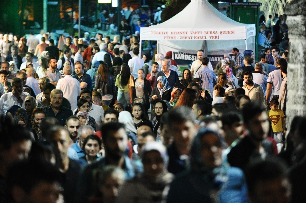 Kadir Gecesi’nde Bursalılar Ulu Cami’yi doldurdu