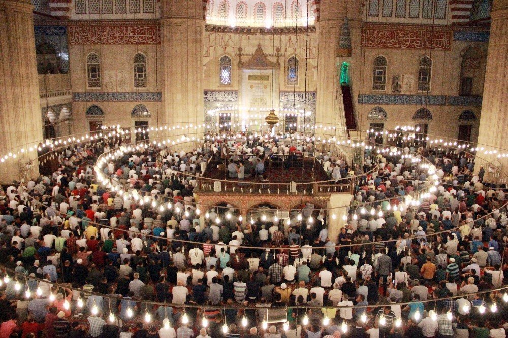 Kadir Gecesi’nde Selimiye Camii doldu taştı