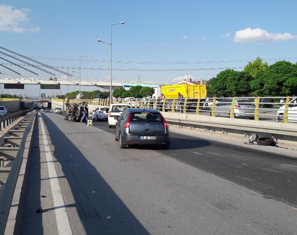 Konya'da ticari araç alt geçit bariyerine çarptı: 1 yaralı