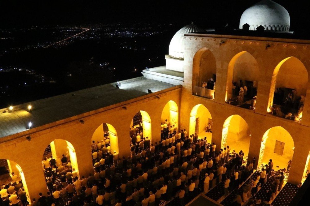 Mardin Tarihi Camilerde Kadir Gecesi