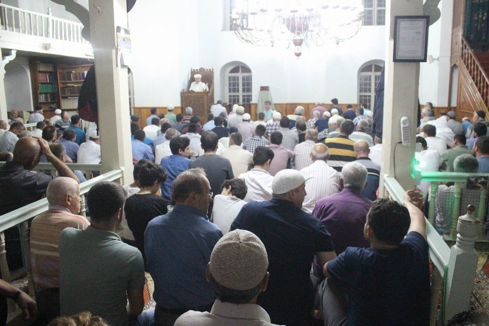 Tekirdağ’da Kadir Gecesi’nde camiler doldu taştı