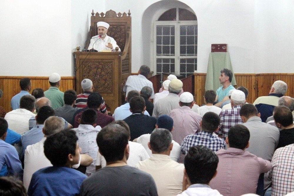 Tekirdağ’da Kadir Gecesi’nde camiler doldu taştı