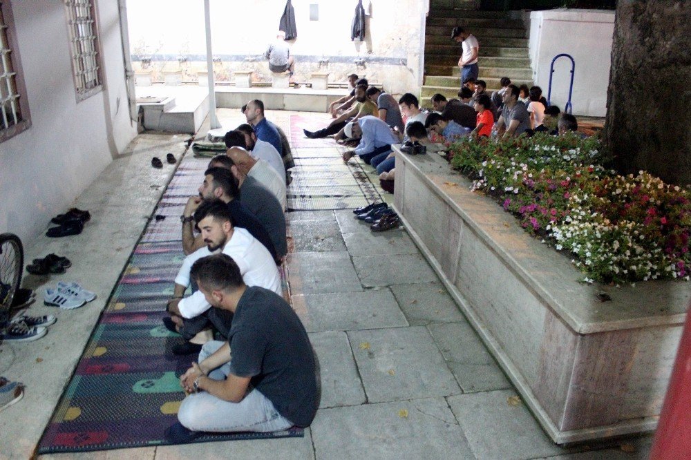 Tekirdağ’da Kadir Gecesi’nde camiler doldu taştı