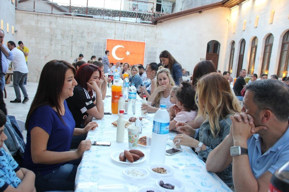 Üç Semavi Din temsilcisi İftar sofrasında buluştu