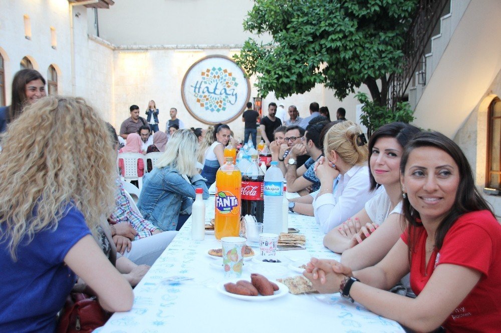 Üç Semavi Din temsilcisi İftar sofrasında buluştu