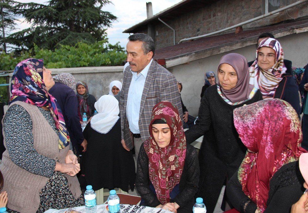 Milletvekili Hüsnüye Erdoğan şehit ailesiyle iftar yaptı