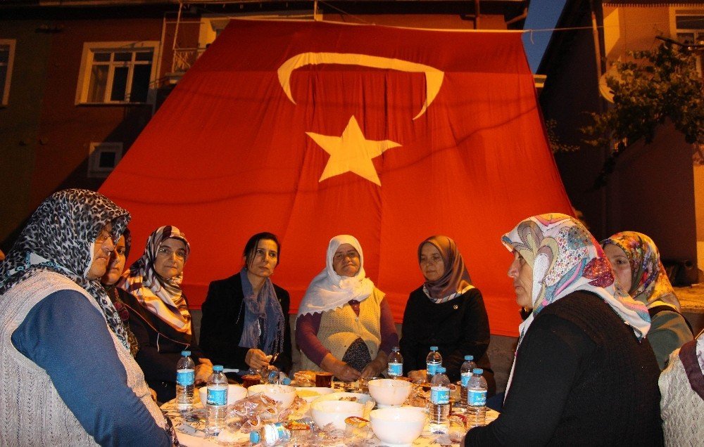 Milletvekili Hüsnüye Erdoğan şehit ailesiyle iftar yaptı