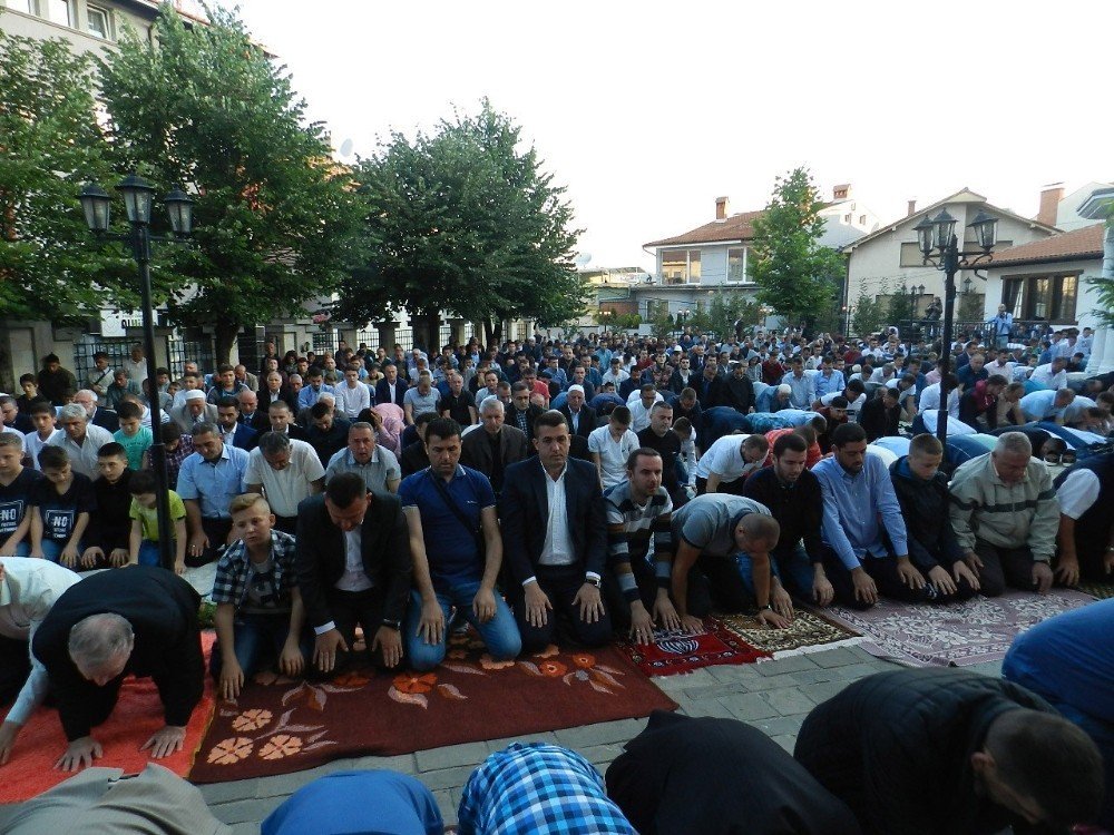 Kosova’da ramazan bayramı sevinci