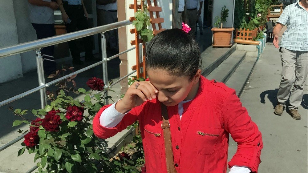 Suriyeli aile küçük kızını otobüste unuttu