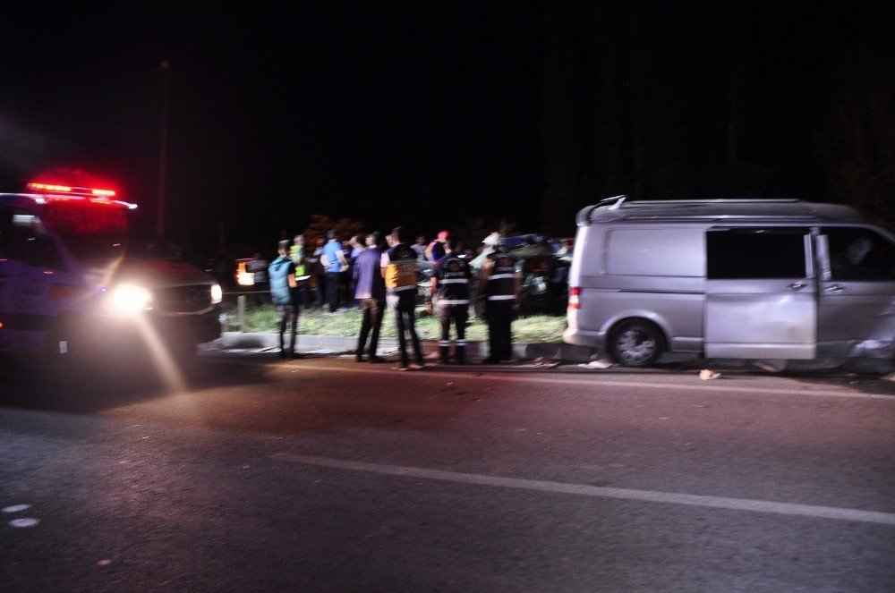 Afyon-Konya yolunda trafik kazası: 4 ölü