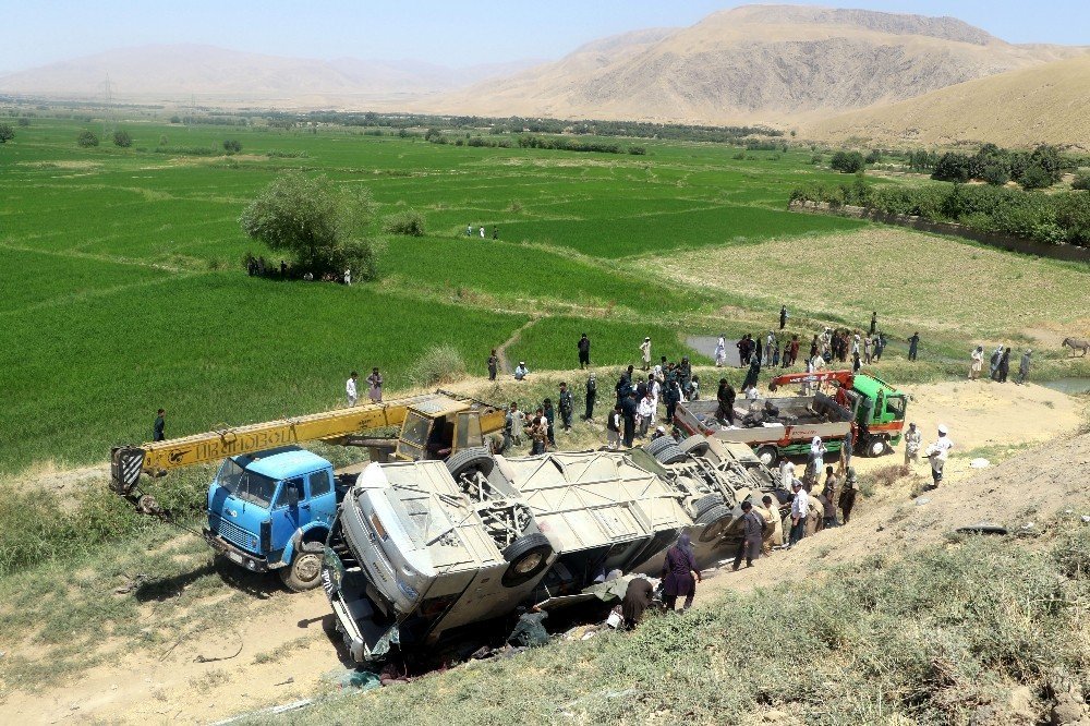 Afganistan’da trafik kazası: 14 ölü