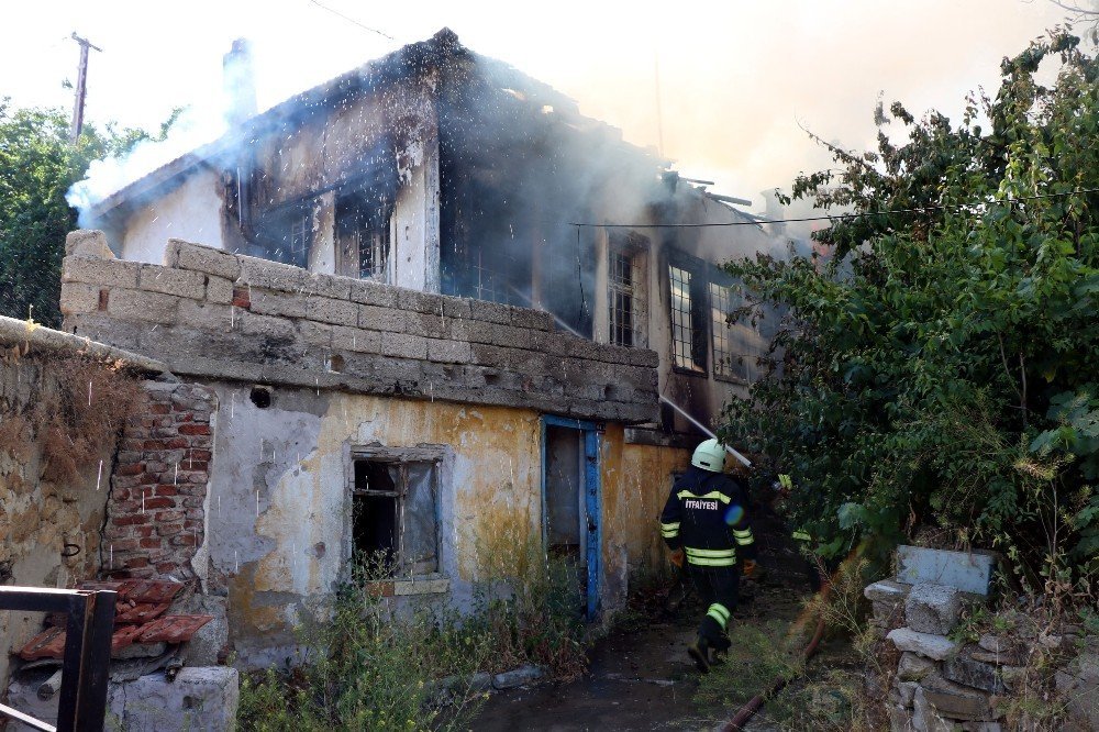 Yozgat’ta müstakil ev yangında kül oldu
