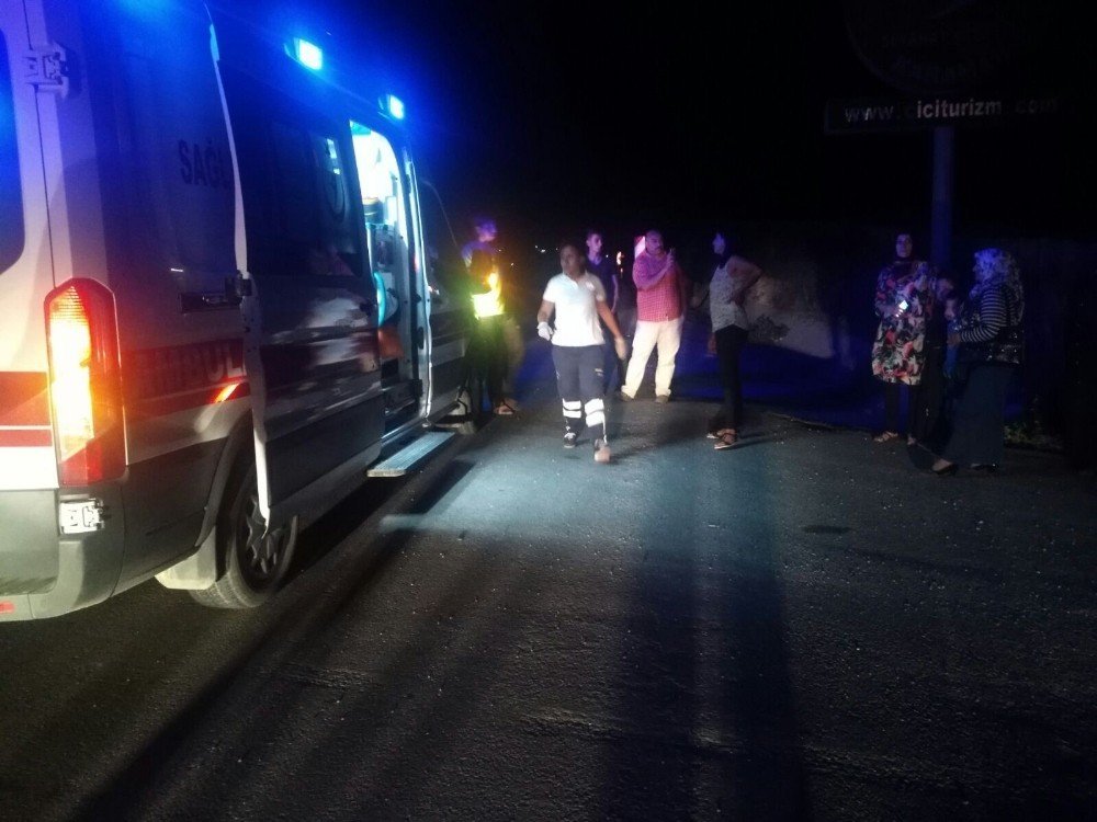 Karaman’da otomobille minibüs çarpıştı: 8 yaralı