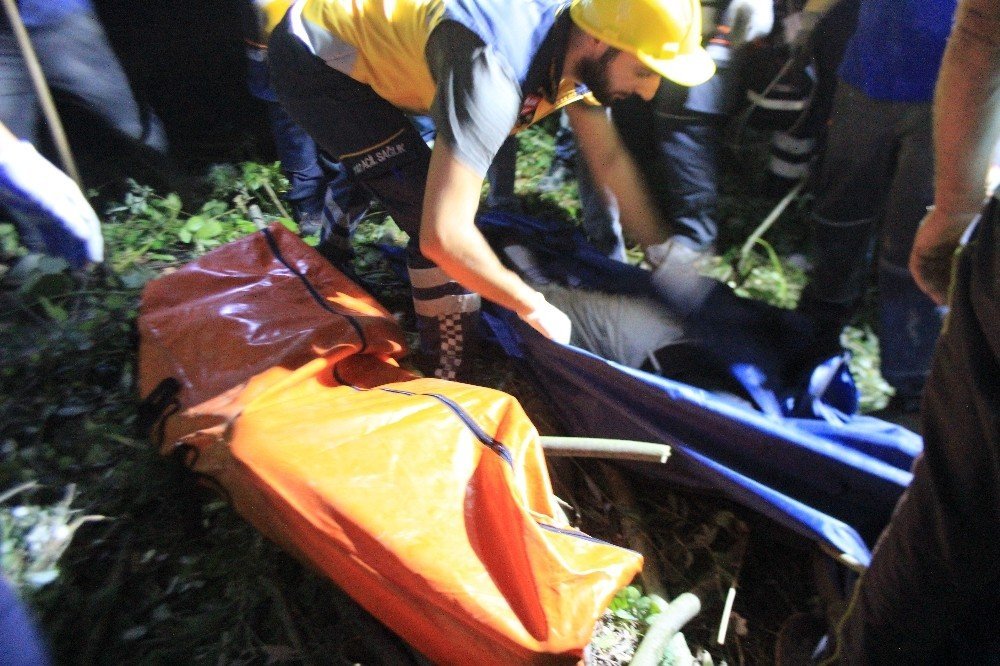 Sakarya Nehri’ne Devrilen Otomobilde Aynı Aileden 3 Kişi Öldü