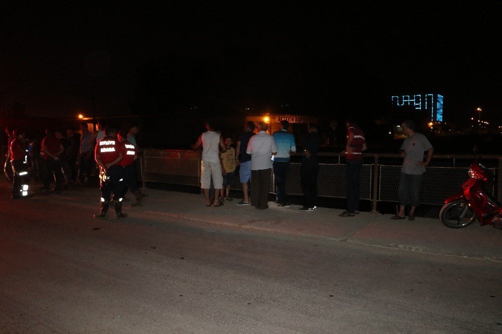 Adana’da araç sulama kanalına düştü: 2 yaralı