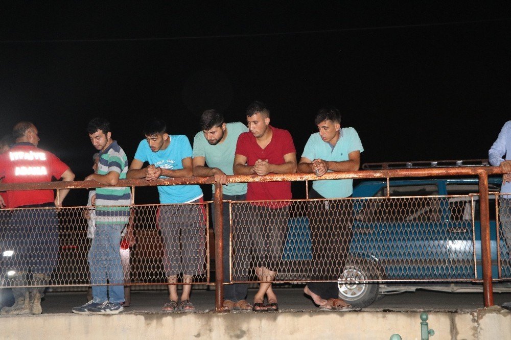 Adana’da araç sulama kanalına düştü: 2 yaralı