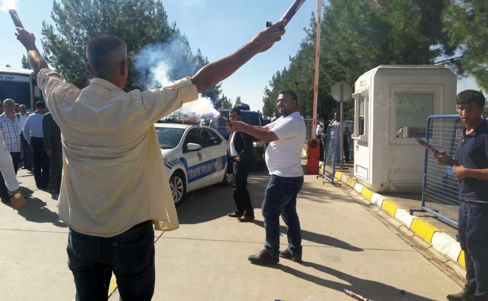 Bakan Fakıbaba, memleketinde zılgıt ve meşalelerle karşılandı