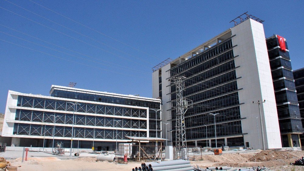 Konya protokolü Tıp Fakültesi Hastanesi inşaatında incelemelerde bulundu