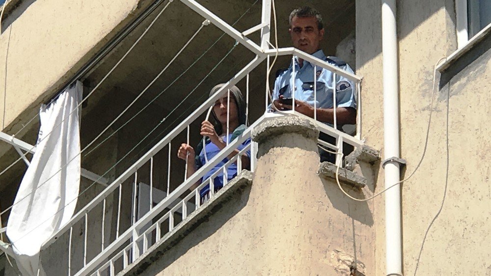 Konya'da kız çocuğu 4.kattan düştü