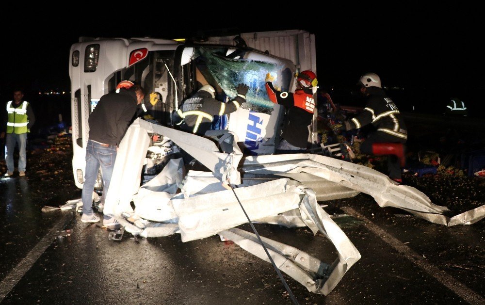Konya-Aksaray yolunda kamyon devrildi: 1 ölü