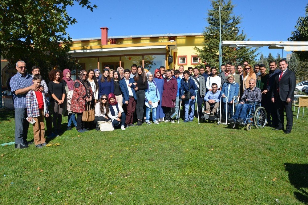 Selçuk Üniversitesi Engelsiz Yaşam Birimi, öğrencilerini buluşturdu