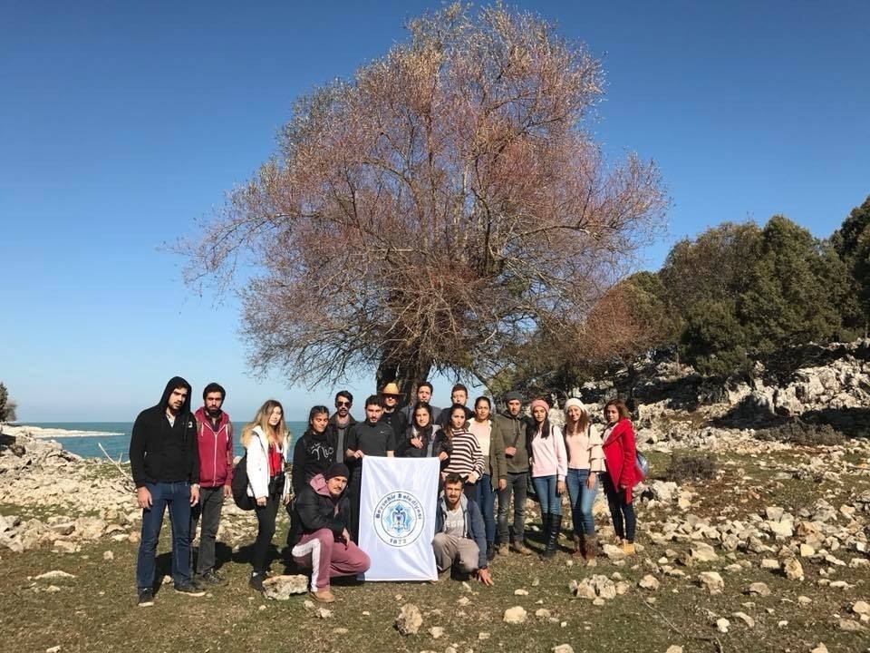 Beyşehir’de üniversite öğrencileri adada kamp yaptı