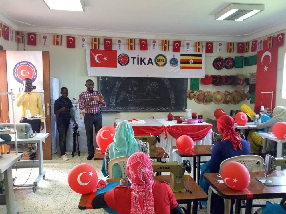 TİKA ve SENA Vakfı Uganda’da 4. dikiş nakış kursunu açtı