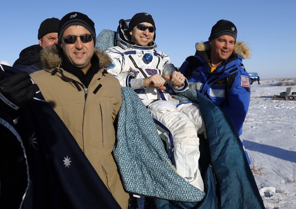 Uluslararası Uzay istasyonunda 5 ay kalan astronotlar dünyaya döndü