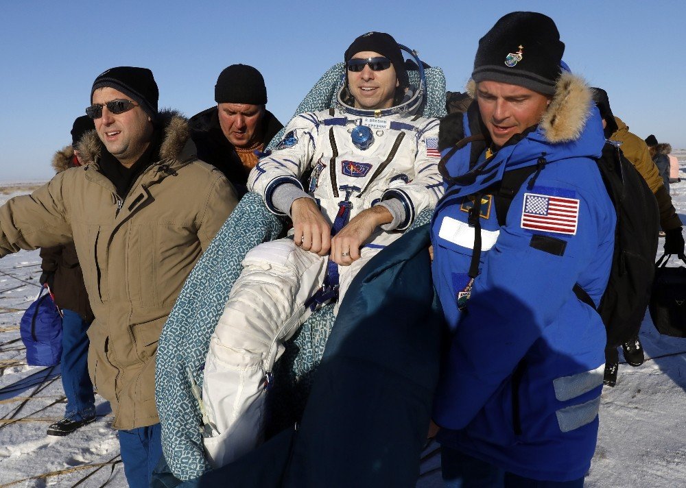 Uluslararası Uzay istasyonunda 5 ay kalan astronotlar dünyaya döndü