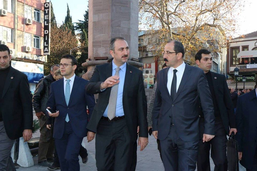 Adalet Bakanı Gül: "İbadet edenlerle, ihanet edenleri ayırmak lazım"