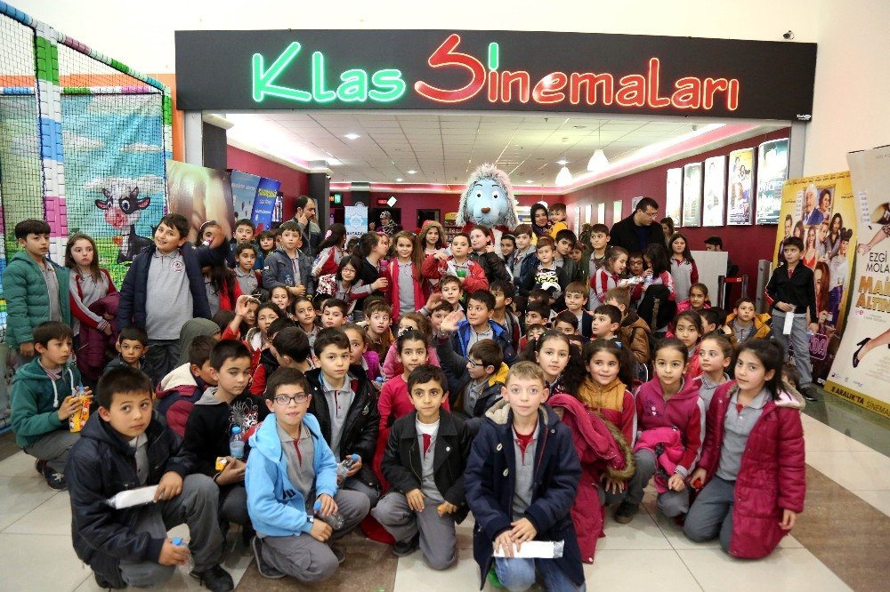 Aksaray Belediyesi çocukları sinema ile buluşturuyor
