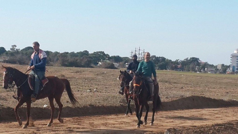 Manavgat Belediyesi’nden rahvan atlara antrenman sahası