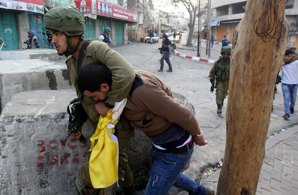 El Halil’deki çatışmalarda onlarca Filistinli yaralandı