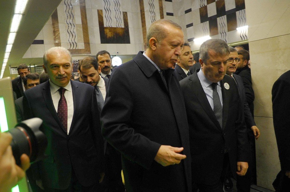 Cumhurbaşkanı Erdoğan, sürücüsüz metro ile Üsküdar’dan Ümraniye’ye geçti