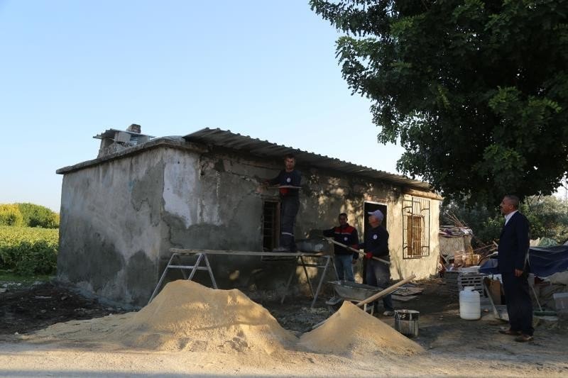 Mezitli Belediyesi, yıkılan evi onardı
