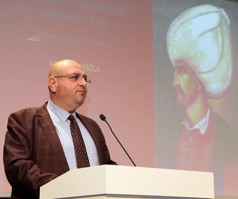 Prof. Dr. Cassola’dan Osmanlı konferansı