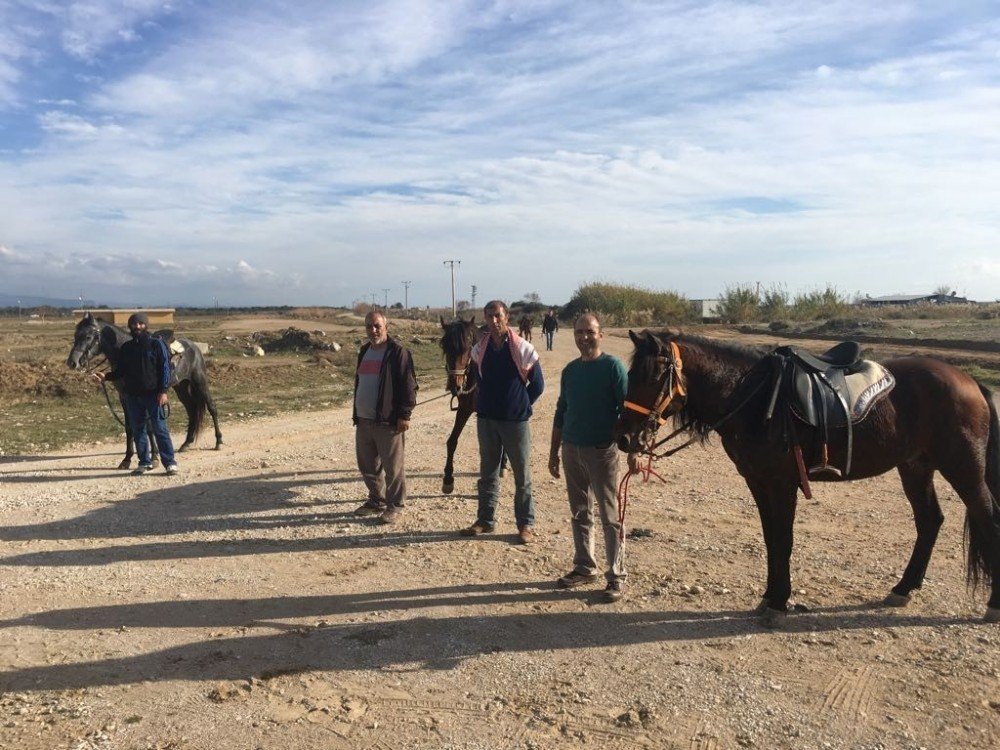 Manavgat Belediyesi’nden rahvan atlara antrenman sahası