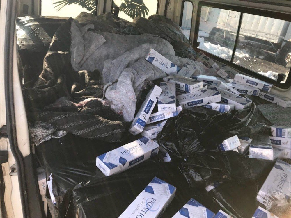 Van’da 2 ayrı minibüste 39 bin 500 paket kaçak sigara ele geçirildi