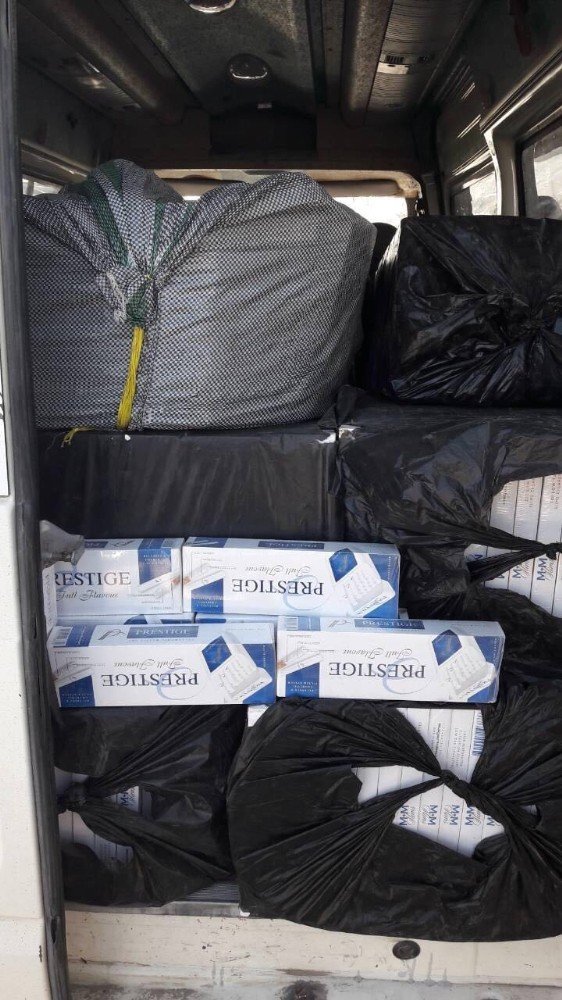 Van’da 2 ayrı minibüste 39 bin 500 paket kaçak sigara ele geçirildi