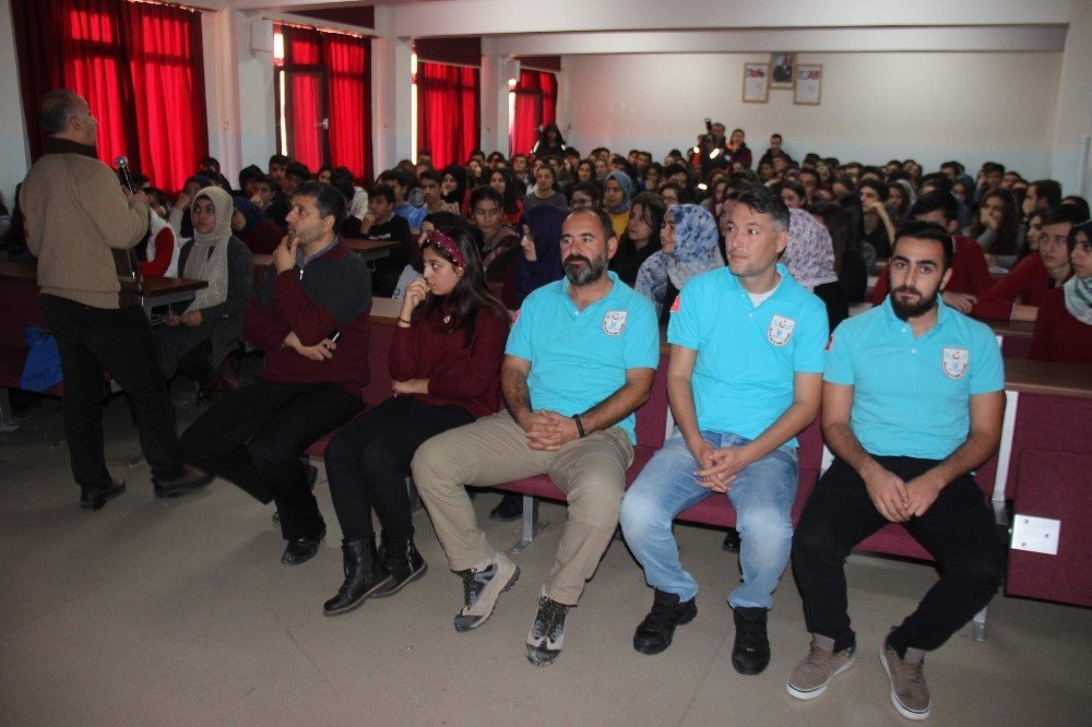 AFAD ve Türkuaz Doğa Sporları Arama Kurtarma Derneği öğrencileri bilgilendirdi