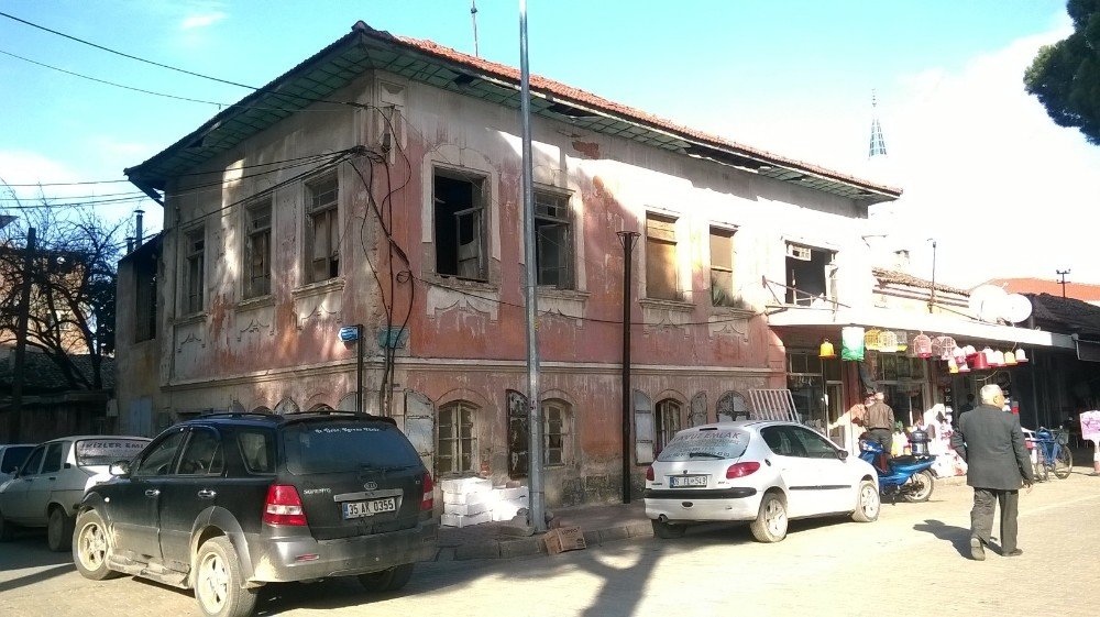 İncirliova’da tarihi yapılar restore edilmeyi bekliyor