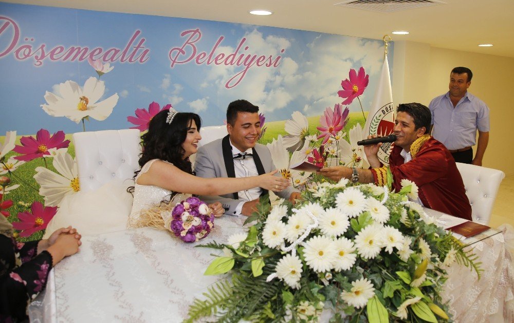Döşemealtı Belediyesi bu yıl 372 çifte nikah kıydı