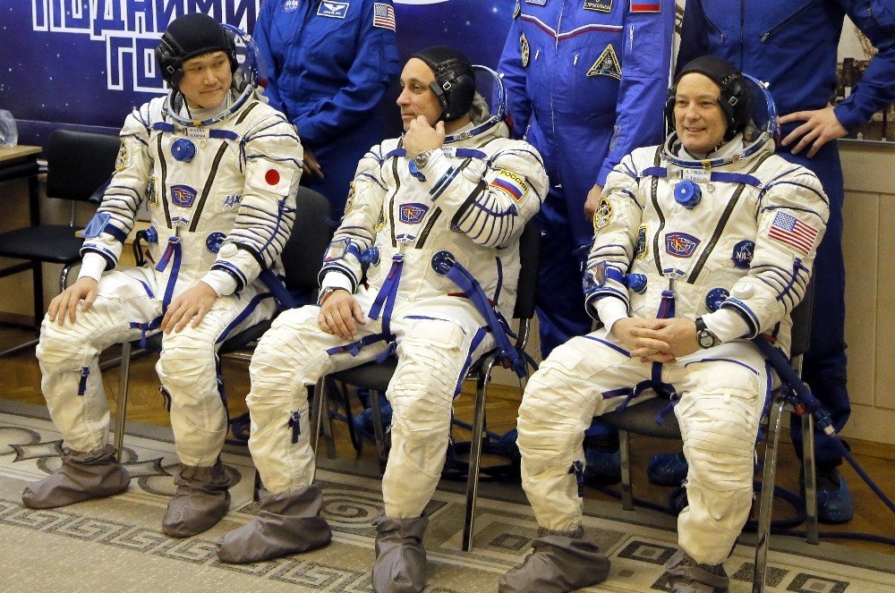 Soyuz uzay aracı 3 mürettebatla fırlatıldı