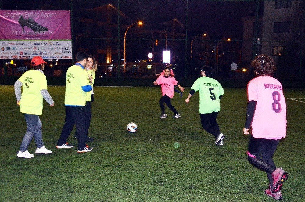 ’Topuklu Kramponlar’ bu sefer özel öğrenciler için sahaya çıktı