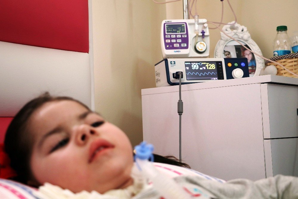 SMA hastası Arife 4 dozluk ilaç desteğiyle yaşama tutundu