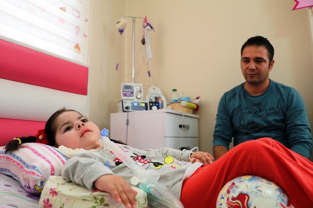 SMA hastası Arife 4 dozluk ilaç desteğiyle yaşama tutundu