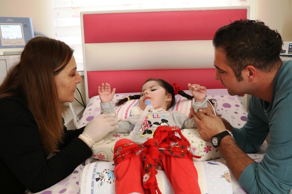 SMA hastası Arife 4 dozluk ilaç desteğiyle yaşama tutundu